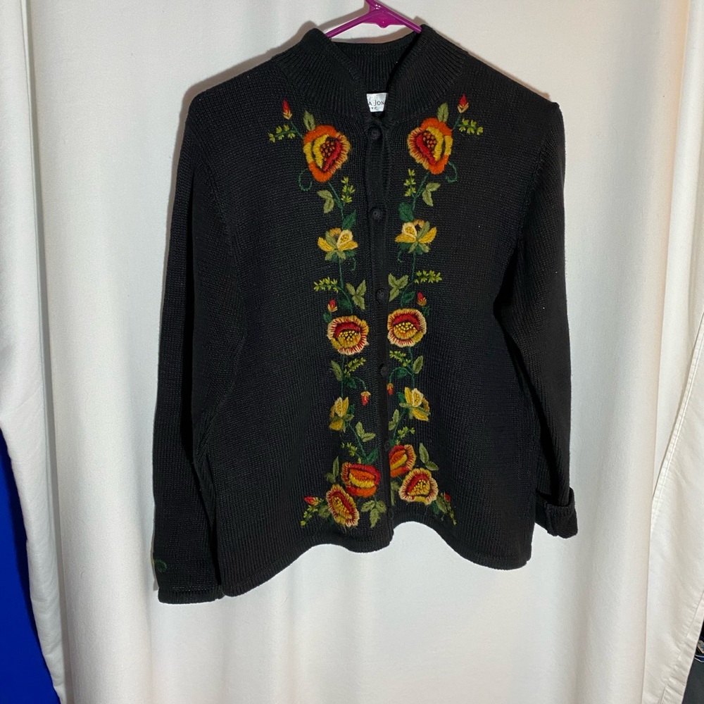 Victoria Jones Black Floral Embroidered Cardigan, petite large Vintage fall